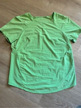 lululemon athletica Short Sleeve Active Tee in Lime Green
